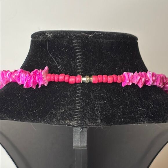 Pink Fuscia Beaded Puka Shell Fashion Necklace 18.5” Length - Picture 3 of 3